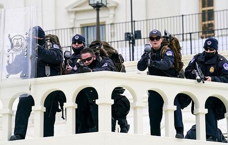 اف‌بی‌آی عوامل یورش به ساختمان کنگره را از روی ویدئوها شناسایی می‌کند 