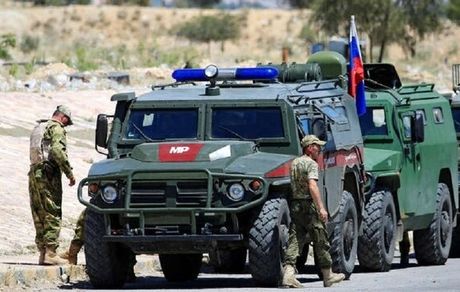 اولین مانور نظامی روسیه در نزدیکی هم‌پیمانان آمریکا در قامشلی