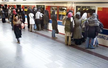 تدوین برنامه برای حفظ کرامت بانوان در مترو/از پلیس استفاده می‌شود