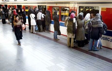 تدوین برنامه برای حفظ کرامت بانوان در مترو/از پلیس استفاده می‌شود