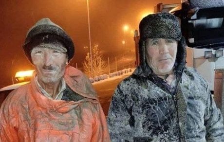 کارگران راهداری در هوای ۲۰ درجه زیر صفر / عکس