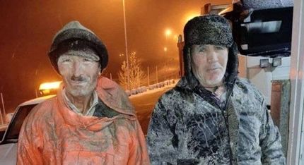 کارگران راهداری در هوای ۲۰ درجه زیر صفر / عکس