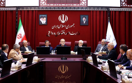 رئیس جمهور: صداوسیما نباید سیاه نمایی بکند / معیشت مردم برای من یک اصل اساسی است