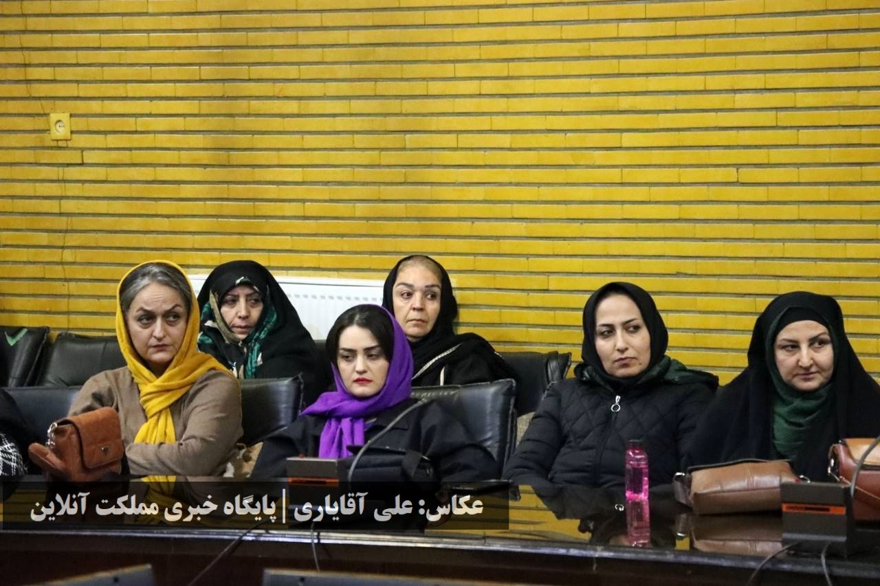 نشست انجمن ادبی قرار پیرامون زندگی‌ و آثار شاعر معاصر ارومیه‌ای