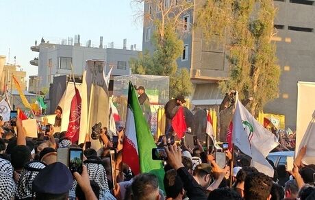حضور پرشور عراقی‌ها در مراسم تشییع باشکوه رهبر شهید در نجف و کربلا