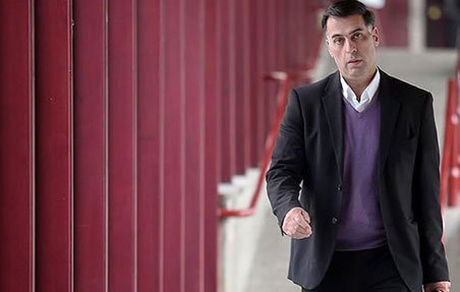 آذری: اگر می‌توانستم ویلموتس را اردنگی بیرون می‌انداختم