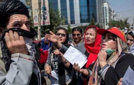 طالبان به دنبال جایگزینی آقایان به جای بانوان در ادارات دولتی