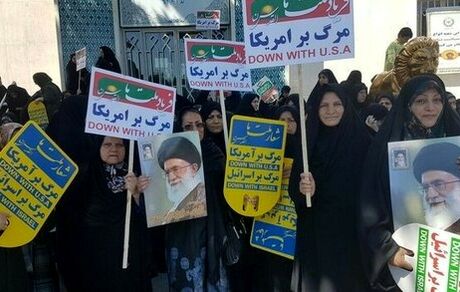 پیشنهاد روزنامه جمهوری اسلامی؛ مراسم روزقدس را در فضای مجازی برگزار کنید