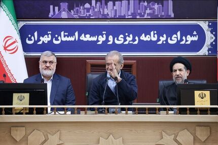 رئیس جمهور: علما و دانشمندان باید دور هم بنشینند تا مشکلات تهران را با مشارکت و همراهی حل کنند