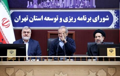 رئیس جمهور: علما و دانشمندان باید دور هم بنشینند تا مشکلات تهران را با مشارکت و همراهی حل کنند