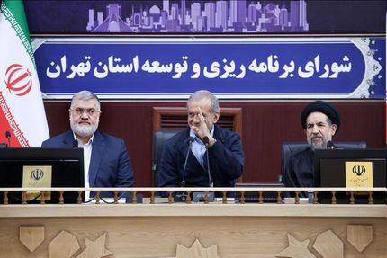 رئیس جمهور: علما و دانشمندان باید دور هم بنشینند تا مشکلات تهران را با مشارکت و همراهی حل کنند