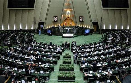 نیکزاد و قاضی‌زاده گزینه‌های نایب‌رییسی مجلس از سوی فراکسیون اکثریت شدند
