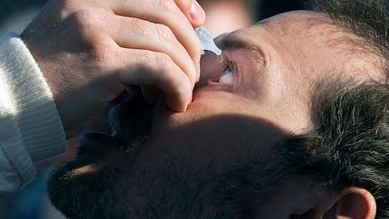 یک قطره چشم، جایگزین عینک می‌شود