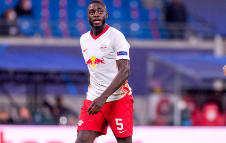 منچستریونایتد به دنبال خرید مدافع تیم ملی فرانسه