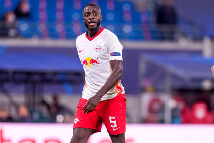 منچستریونایتد به دنبال خرید مدافع تیم ملی فرانسه