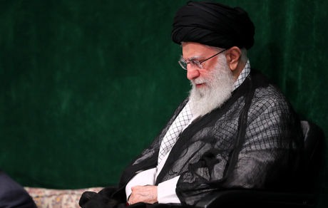 رهبر انقلاب: با ثابت ماندن در مسیر حق، کشور و دنیا اصلاح می‌شود