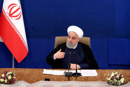 روحانی: همه کارمندان در محیط کار از ۱۰ خرداد حضور می‌یابند/ بازگشایی صحن حرم‌ها بعد از عید فطر