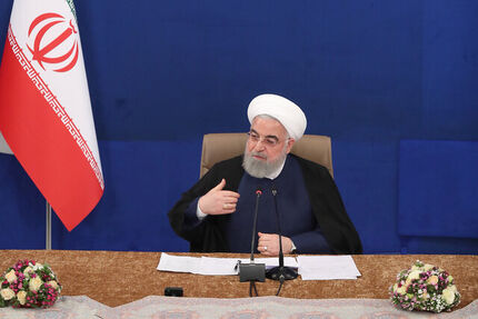 روحانی: همه کارمندان در محیط کار از ۱۰ خرداد حضور می‌یابند/ بازگشایی صحن حرم‌ها بعد از عید فطر