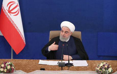 روحانی: همه کارمندان در محیط کار از ۱۰ خرداد حضور می‌یابند/ بازگشایی صحن حرم‌ها بعد از عید فطر