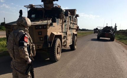 انتقال ۴۰ کامیون گندم و نفت از سوریه به عراق توسط آمریکاییها