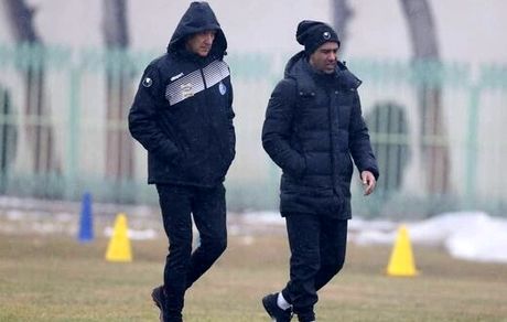 استقلال مدافع جدید جذب می‌کند