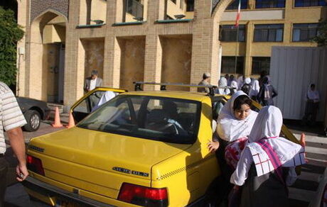 نقش پررنگ رانندگان سرویس مدارس در پرورش دانش‌آموزان