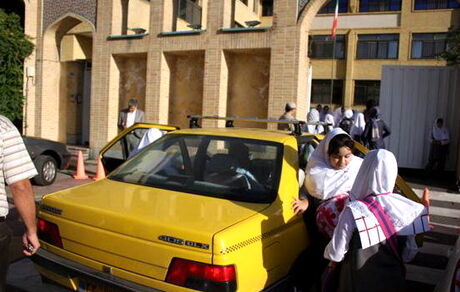 نقش پررنگ رانندگان سرویس مدارس در پرورش دانش‌آموزان