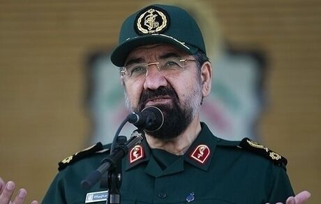 محسن رضایی: عقلای دنیا مقابل جنگ طلبان بایستند