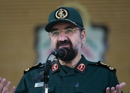 محسن رضایی: عقلای دنیا مقابل جنگ طلبان بایستند