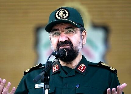 محسن رضایی: عقلای دنیا مقابل جنگ طلبان بایستند