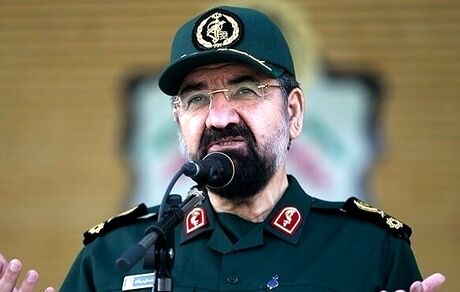 محسن رضایی: عقلای دنیا مقابل جنگ طلبان بایستند