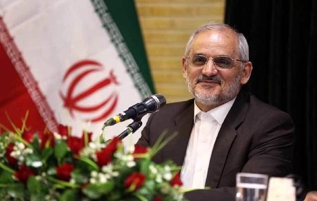 مشکلات نباید ما را از عظمت و دستاوردهای انقلاب غافل کند