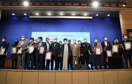 برگزیدگان سی و پنجمین جشنواره بین‌المللی خوارزمی توسط رئیس جمهور تقدیر شدند