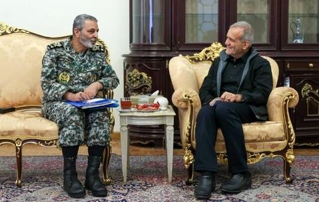 دیدار فرمانده ارتش با دیدار رئیس جمهور منتخب