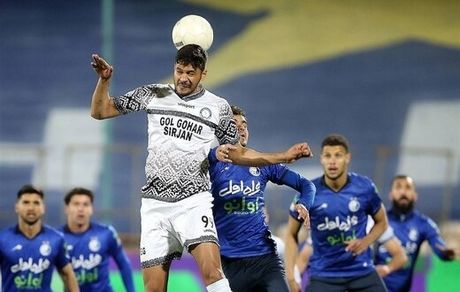 مهاجم گلزن و مورد علاقه قلعه‌نوعی با گل گهر تمدید کرد