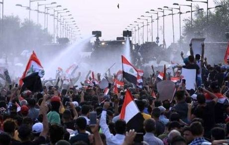 درگیری میان نیروهای امنیتی و تظاهرکنندگان در میدان تحریر بغداد 