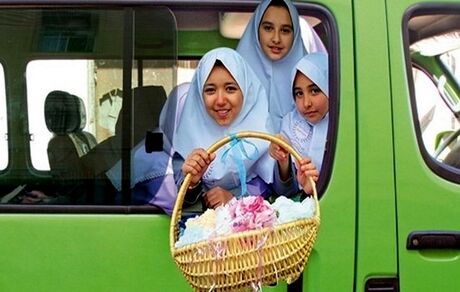 تمدید زمان نام نویسی سرویس مدرسه برای سال تحصیلی ۱۴۰۴-۱۴۰۳ 