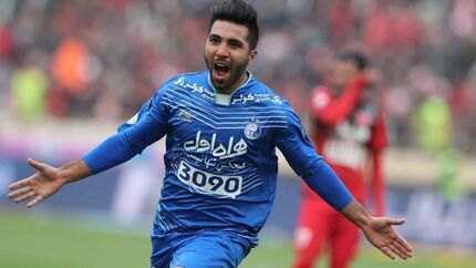 هافبک استقلال بازی پیکان را از دست داد