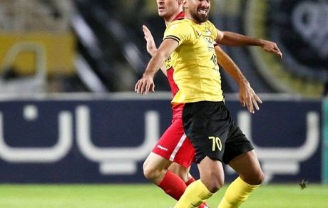مهاجم بلندقامت سپاهان در اصفهان ماندنی شد