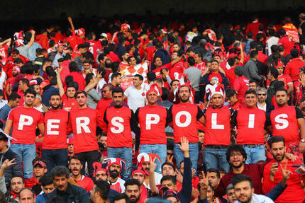 حضور بدون بلیت هواداران پرسپولیس در ورزشگاه وطنی قائم شهر