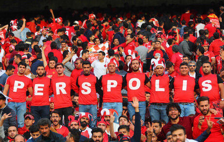 حضور بدون بلیت هواداران پرسپولیس در ورزشگاه وطنی قائم شهر