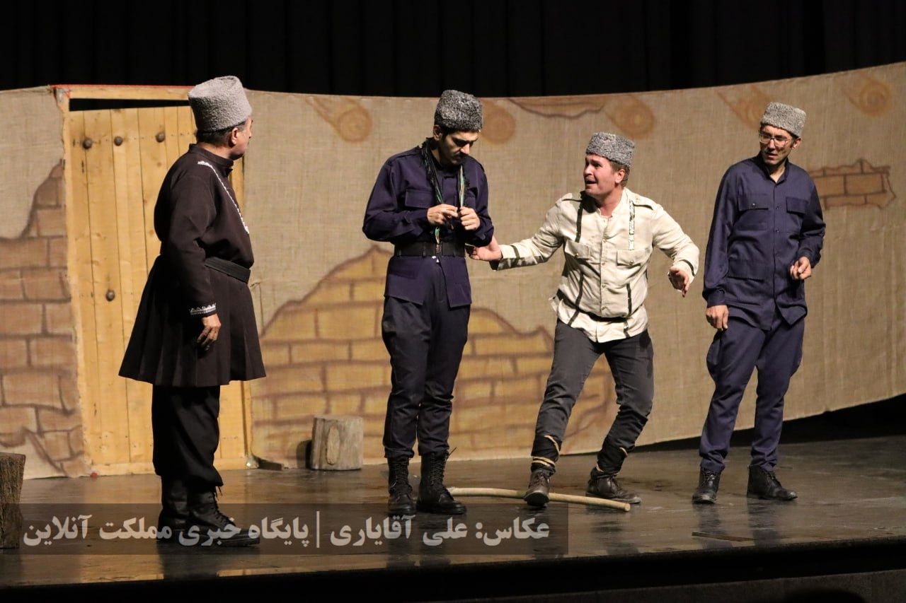 نمایش طنز ترکی «قره پاپاق لوطوسو»