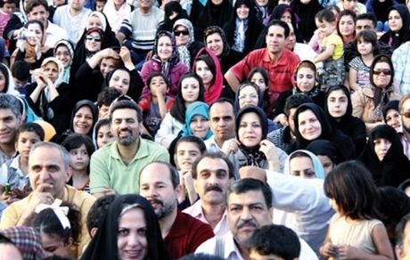 رشد جمعیت ایران ۲۵ سال دیگر منفی می‌شود/ وجود ۱۳ میلیون جوان مجرد