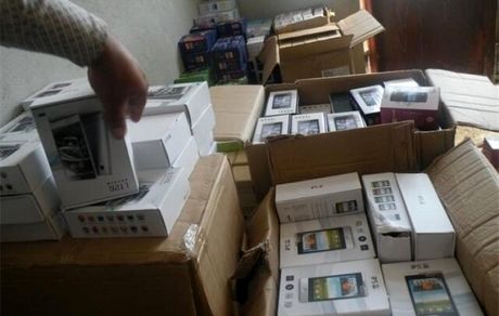 کشف ۶۰ دستگاه تلفن همراه قاچاق به ارزش ۲۰ میلیارد ریال در بندر لنگه