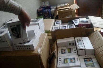 کشف ۶۰ دستگاه تلفن همراه قاچاق به ارزش ۲۰ میلیارد ریال در بندر لنگه