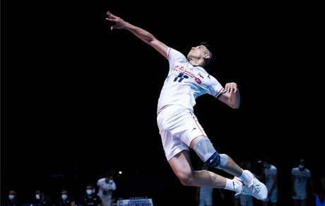 والیبالیست حادثه دیده کشورمان در قطر وارد ایران شد