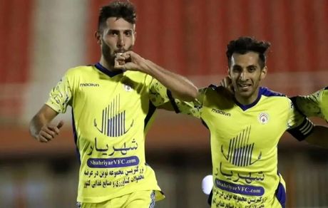 فجرسپاسی صدرنشین لیگ دسته یک شد / یک گام برای صعود به لیگ برتر