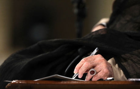 موافقت رهبر انقلاب با عفو و تخفیف مجازات تعدادی از محکومان
