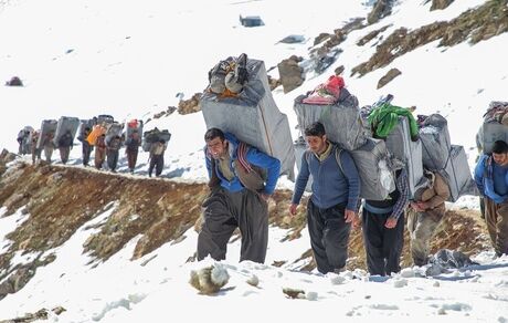 رئیسی: کولبری قانونی شود