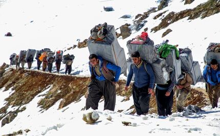 رئیسی: کولبری قانونی شود